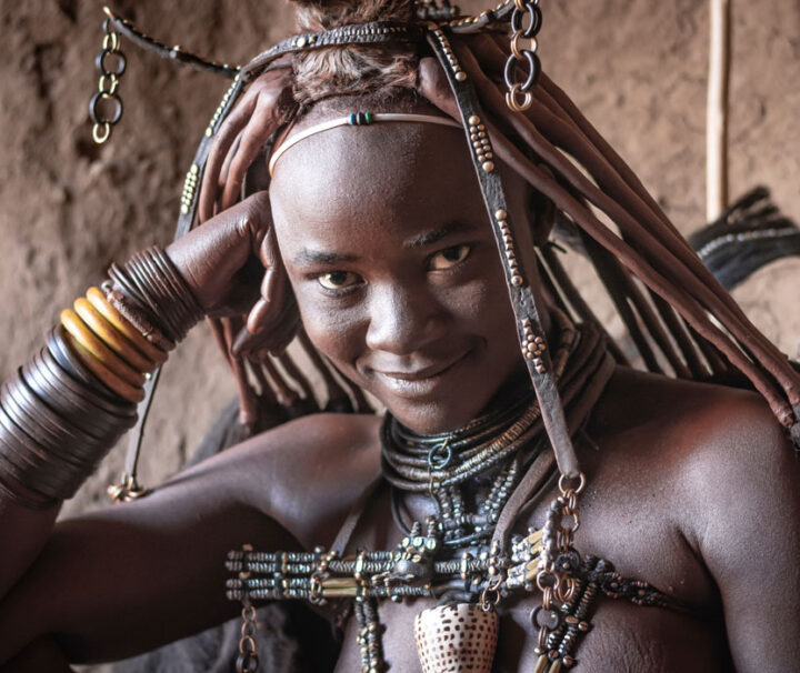 Hübsches Himba Mädchen im Kaokoveld. Namibia